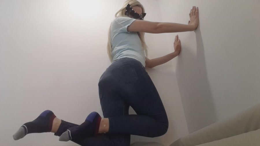 Jeans Tight Nice Turd Shit and Thefartbabes 2018 [FullHD Quality MPEG-4 Video 1920x1080 29.970 FPS 7827 kb/s] [585 MB]