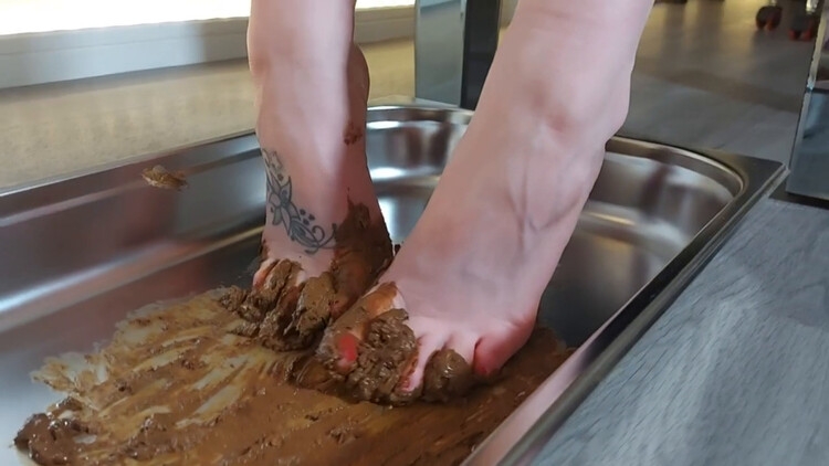 Smeared shit on your feet, lick it up slave. P1 2024 [HD ] [84.1 MB]