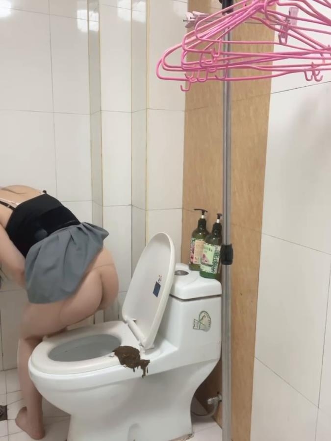 Longbao Chinese Woman in Toilet Talking. P1 2025 [SD ] [4.61 MB]