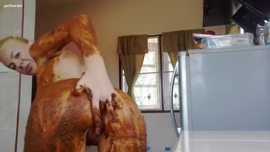 Blonde girl Anja playing with her shit 2026 [SD ] [65.0 MB]